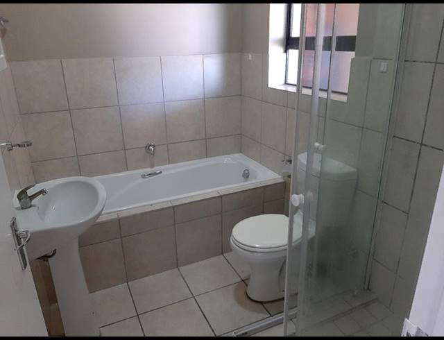 2 BEDROOM PROPERTY TO RENT IN BURGUNDY ESTATE